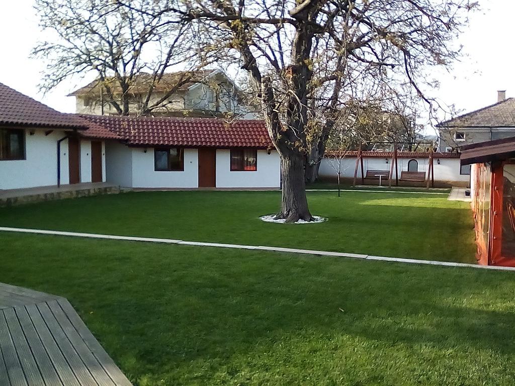 Bolyarski Stan Guest House Велики-Преслав Экстерьер фото